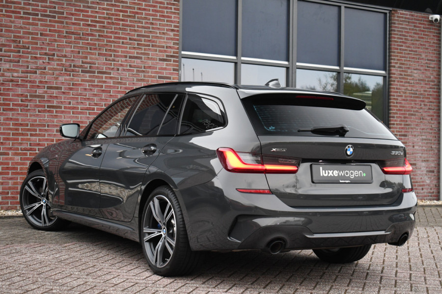 BMW 3 Serie Touring 330e xDrive M-Sport Dravit Pano HUD El-zetels Adp-demping Camera