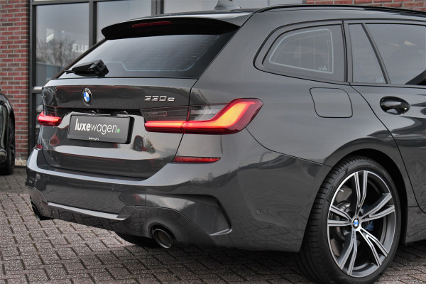 BMW 3 Serie Touring 330e xDrive M-Sport Dravit Pano HUD El-zetels Adp-demping Camera