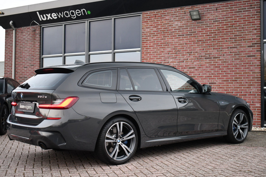 BMW 3 Serie Touring 330e xDrive M-Sport Dravit Pano HUD El-zetels Adp-demping Camera