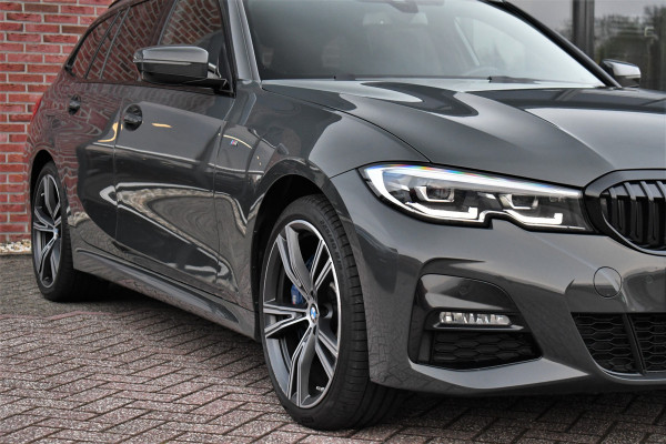 BMW 3 Serie Touring 330e xDrive M-Sport Dravit Pano HUD El-zetels Adp-demping Camera
