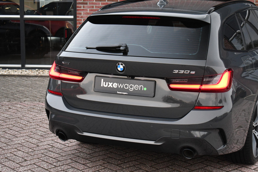 BMW 3 Serie Touring 330e xDrive M-Sport Dravit Pano HUD El-zetels Adp-demping Camera