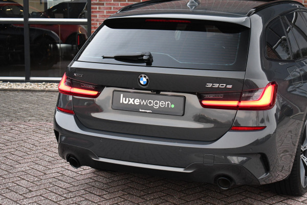 BMW 3 Serie Touring 330e xDrive M-Sport Dravit Pano HUD El-zetels Adp-demping Camera