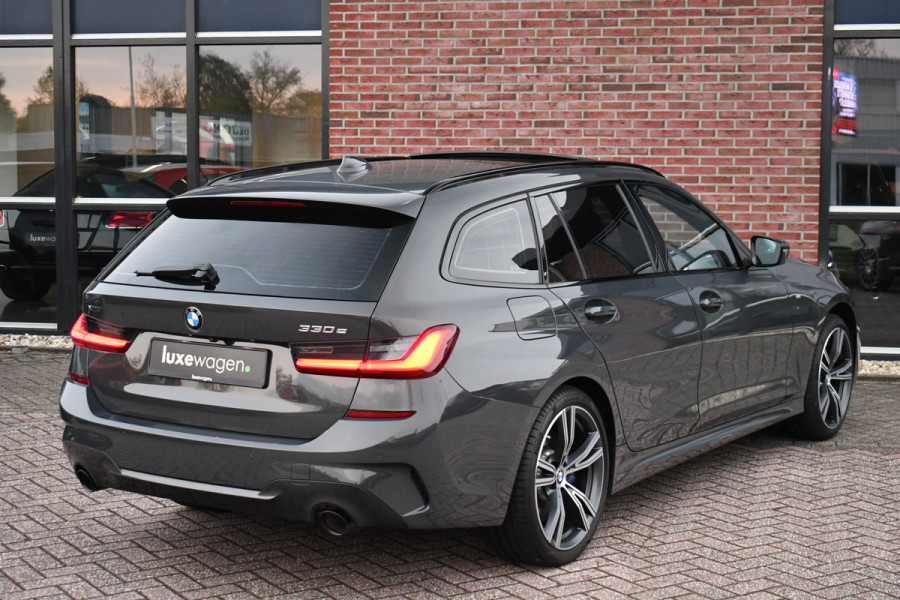 BMW 3 Serie Touring 330e xDrive M-Sport Dravit Pano HUD El-zetels Adp-demping Camera