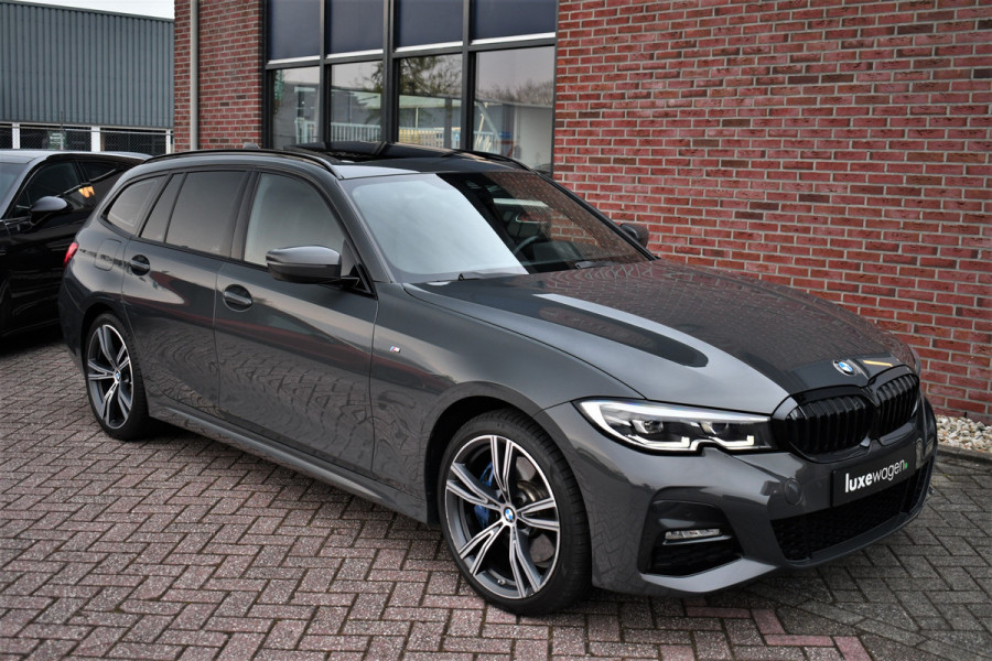 BMW 3 Serie Touring 330e xDrive M-Sport Dravit Pano HUD El-zetels Adp-demping Camera
