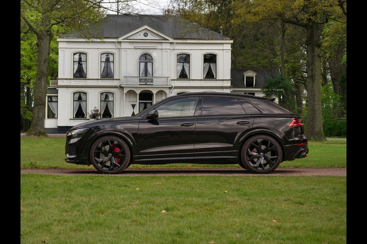 Audi RS Q8 Quattro | Akrapovic | B&O | Stoelventilatie | Pano-dak | Massage | Head-up | Adapt. cruise Audi RS Q8 Quattro | Akrapovic | B&O | Stoelventilatie | Pano-dak | Massage | Head-up | Adapt. cruise