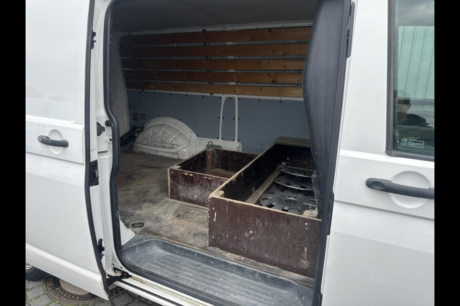 Volkswagen Transporter 2.0 TDI L2H1*AIRCO*NAVI*BLUETOOTH*HAAK*BETIMMERING