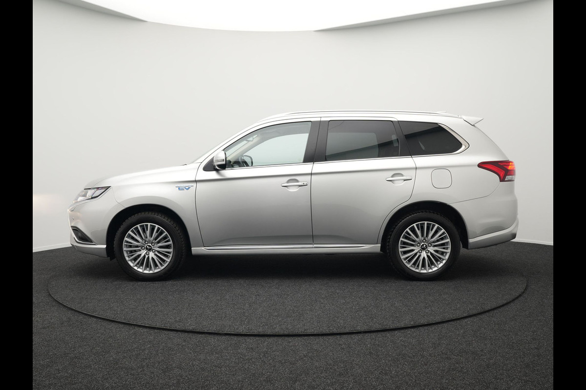 Mitsubishi Outlander 2.4 Intense Plug in Hybrid 225pk PHEV | Carplay | Parkeersensoren | Stoelverwarming | L.M. 18" | Camera | Cruise Control | Climate Control | DAB | Mitsubishi Outlander 2.4 Intense Plug in Hybrid 225pk PHEV | Carplay | Parkeersensoren | Stoelverwarming | L.M. 18" | Camera | Cruise Control | Climate Control | DAB |