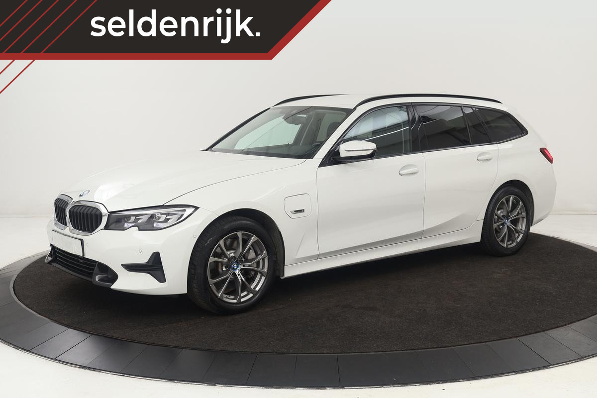 BMW 3-serie 330e Sport Line | Stoelverwarming | Carplay | Sportstoelen | Live Cockpit | Sfeerverlichting | PDC | Half leder | Navigatie | Full LED BMW 3-serie 330e Sport Line | Stoelverwarming | Carplay | Sportstoelen | Live Cockpit | Sfeerverlichting | PDC | Half leder | Navigatie | Full LED