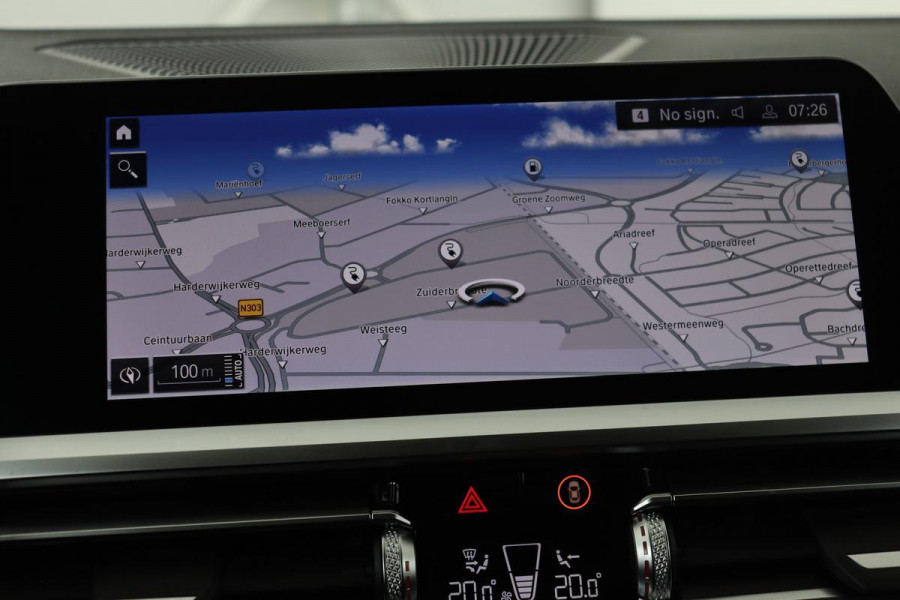 BMW 3-serie 330e Sport Line | Stoelverwarming | Carplay | Sportstoelen | Live Cockpit | Sfeerverlichting | PDC | Half leder | Navigatie | Full LED