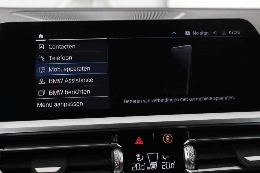 BMW 3-serie 330e Sport Line | Stoelverwarming | Carplay | Sportstoelen | Live Cockpit | Sfeerverlichting | PDC | Half leder | Navigatie | Full LED