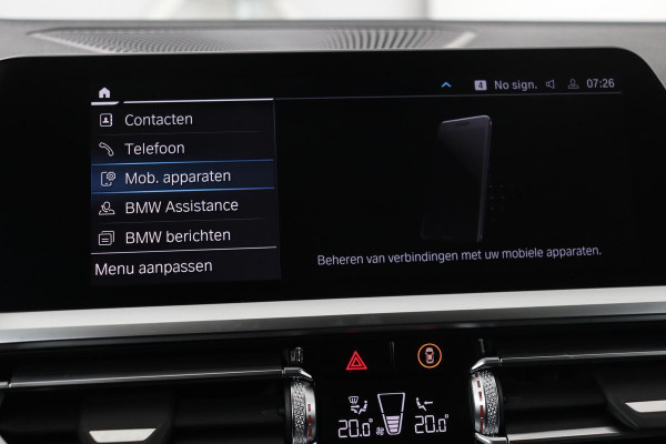 BMW 3-serie 330e Sport Line | Stoelverwarming | Carplay | Sportstoelen | Live Cockpit | Sfeerverlichting | PDC | Half leder | Navigatie | Full LED