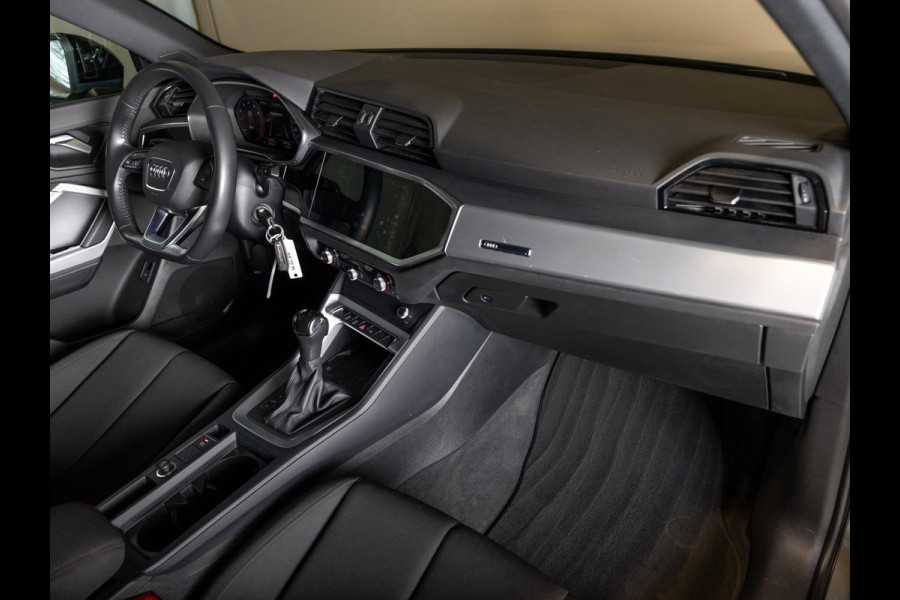 Audi Q3 35 TFSI Pro Line business / 150pk / Dodehoek herkenning / Stoelverwarming / Achteruitrij camera /