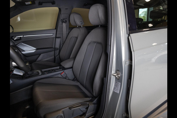 Audi Q3 35 TFSI Pro Line business / 150pk / Dodehoek herkenning / Stoelverwarming / Achteruitrij camera /