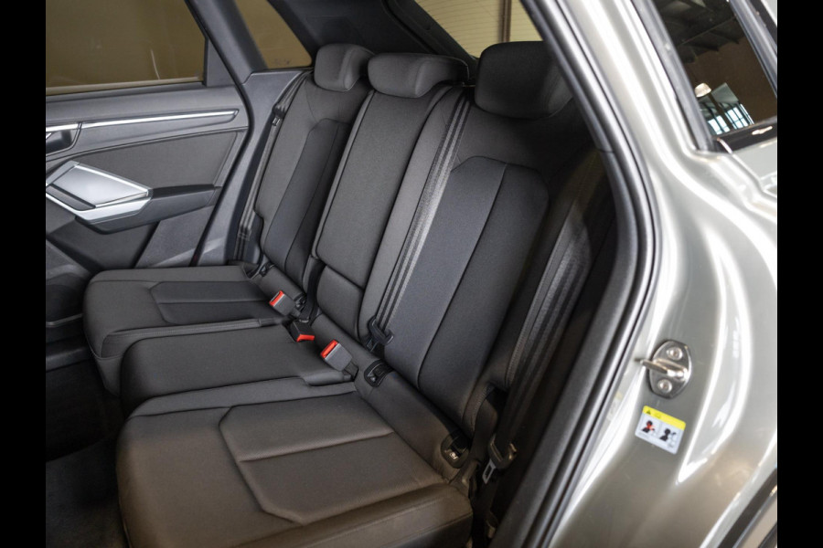 Audi Q3 35 TFSI Pro Line business / 150pk / Dodehoek herkenning / Stoelverwarming / Achteruitrij camera /