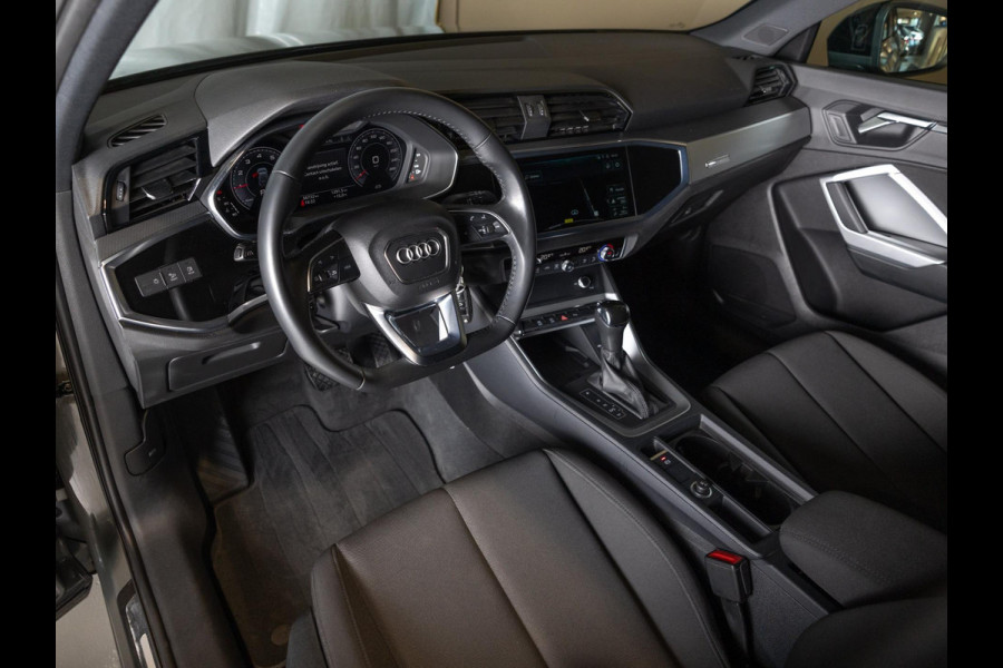 Audi Q3 35 TFSI Pro Line business / 150pk / Dodehoek herkenning / Stoelverwarming / Achteruitrij camera /