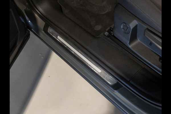 Audi Q3 35 TFSI Pro Line business / 150pk / Dodehoek herkenning / Stoelverwarming / Achteruitrij camera /