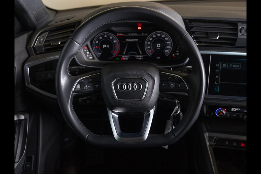 Audi Q3 35 TFSI Pro Line business / 150pk / Dodehoek herkenning / Stoelverwarming / Achteruitrij camera /