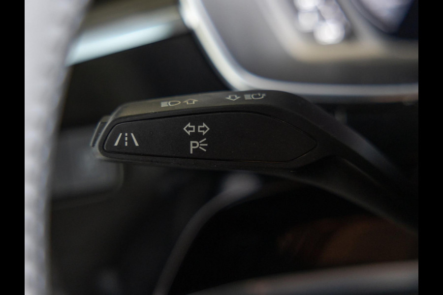 Audi Q3 35 TFSI Pro Line business / 150pk / Dodehoek herkenning / Stoelverwarming / Achteruitrij camera /