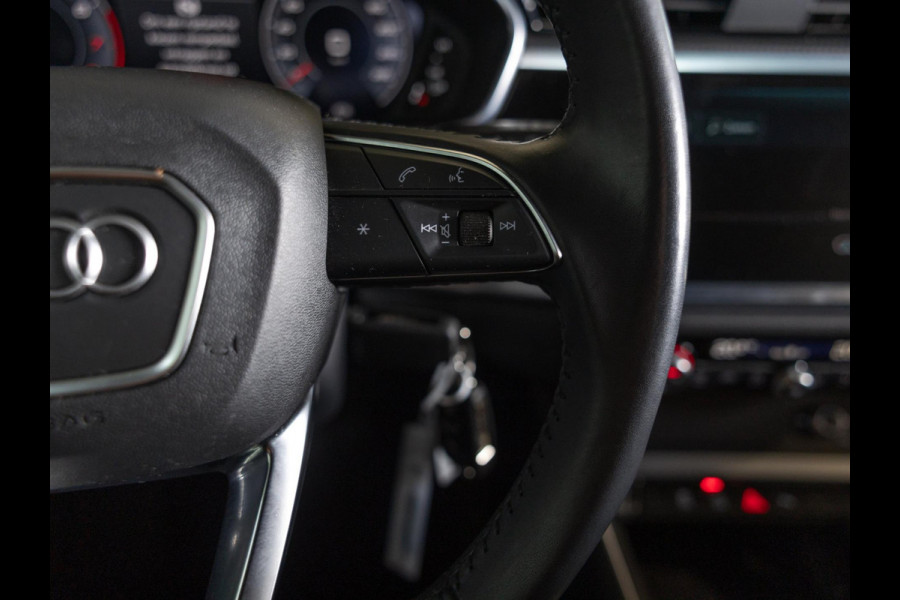 Audi Q3 35 TFSI Pro Line business / 150pk / Dodehoek herkenning / Stoelverwarming / Achteruitrij camera /