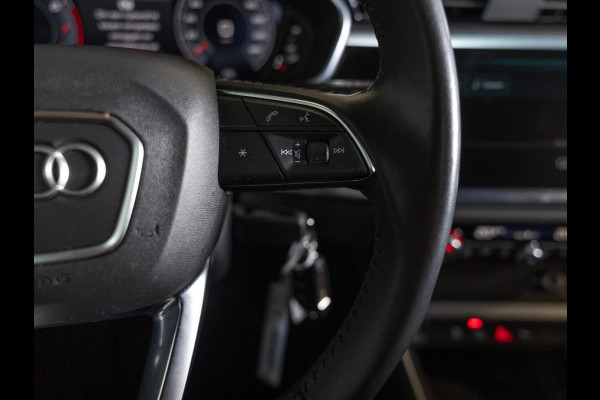 Audi Q3 35 TFSI Pro Line business / 150pk / Dodehoek herkenning / Stoelverwarming / Achteruitrij camera /