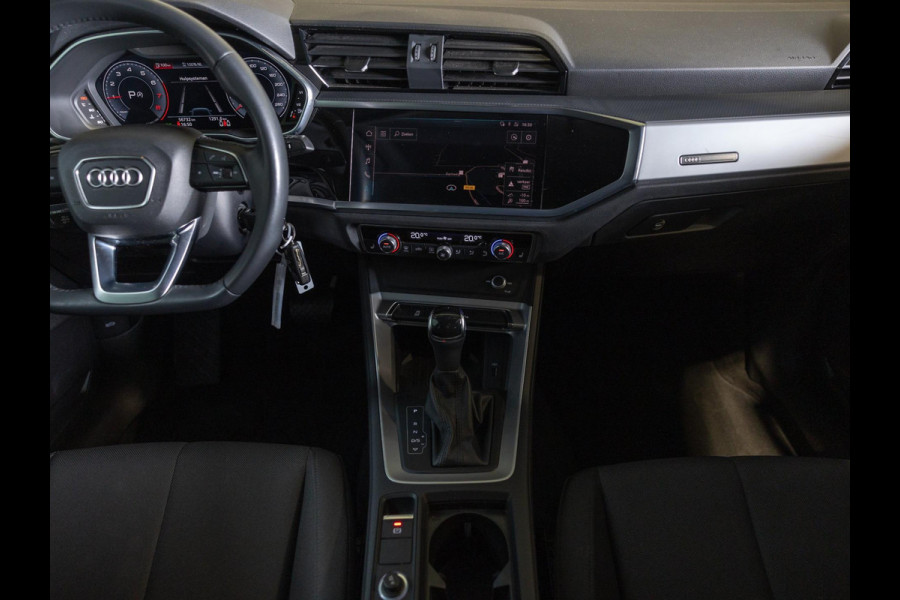 Audi Q3 35 TFSI Pro Line business / 150pk / Dodehoek herkenning / Stoelverwarming / Achteruitrij camera /