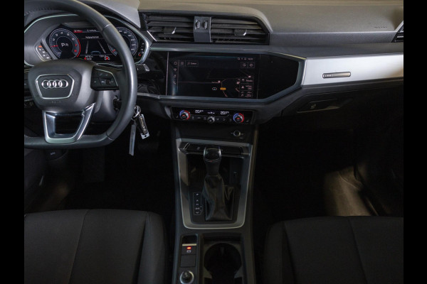 Audi Q3 35 TFSI Pro Line business / 150pk / Dodehoek herkenning / Stoelverwarming / Achteruitrij camera /
