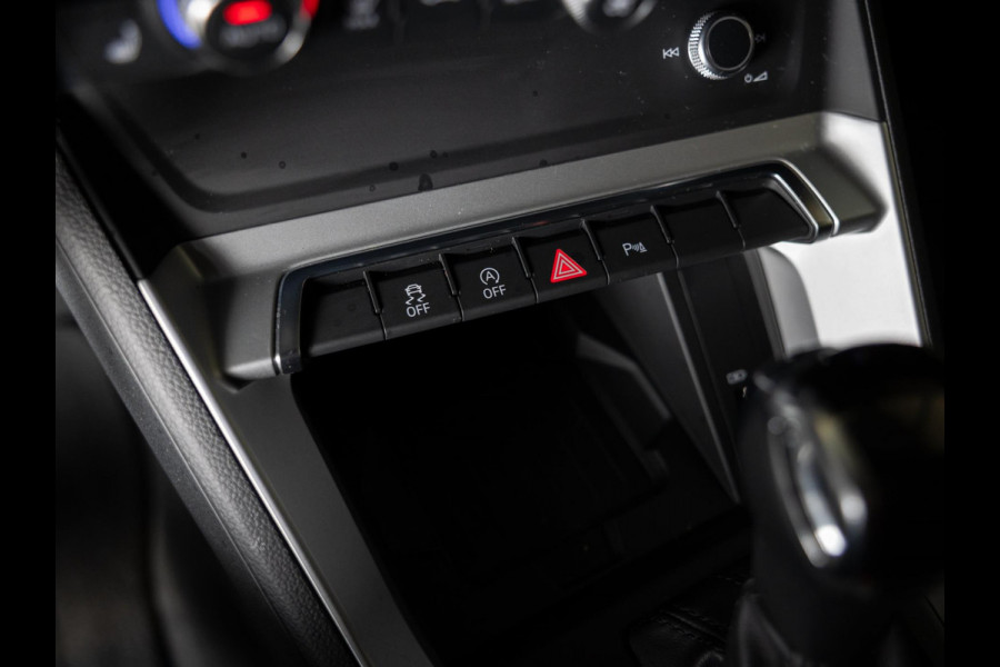 Audi Q3 35 TFSI Pro Line business / 150pk / Dodehoek herkenning / Stoelverwarming / Achteruitrij camera /