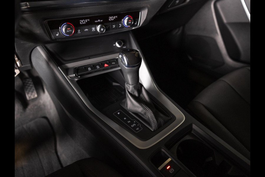 Audi Q3 35 TFSI Pro Line business / 150pk / Dodehoek herkenning / Stoelverwarming / Achteruitrij camera /