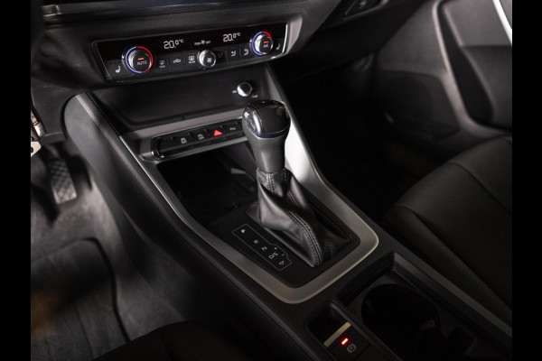 Audi Q3 35 TFSI Pro Line business / 150pk / Dodehoek herkenning / Stoelverwarming / Achteruitrij camera /