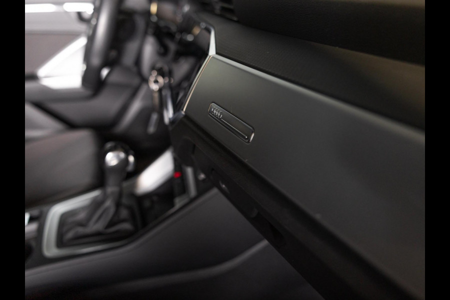 Audi Q3 35 TFSI Pro Line business / 150pk / Dodehoek herkenning / Stoelverwarming / Achteruitrij camera /