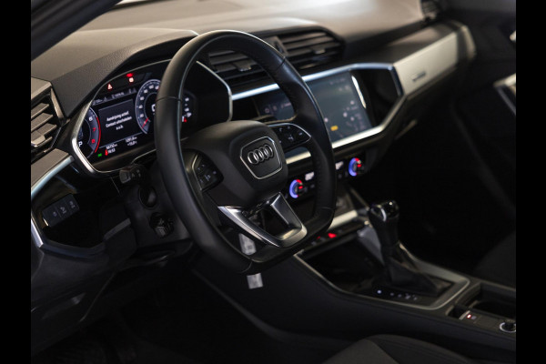 Audi Q3 35 TFSI Pro Line business / 150pk / Dodehoek herkenning / Stoelverwarming / Achteruitrij camera /