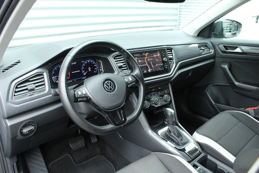 Volkswagen T-Roc 1.5 TSI 150pk Sport DSG7 NL-Auto NAP 43.290km Clima Cruise Navi Carplay Camera 17"LMV Afn. Trekhaak 1500kg