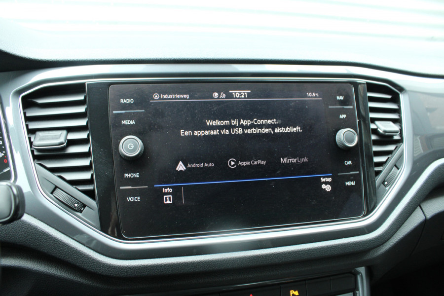 Volkswagen T-Roc 1.5 TSI 150pk Sport DSG7 NL-Auto NAP 43.290km Clima Cruise Navi Carplay Camera 17"LMV Afn. Trekhaak 1500kg