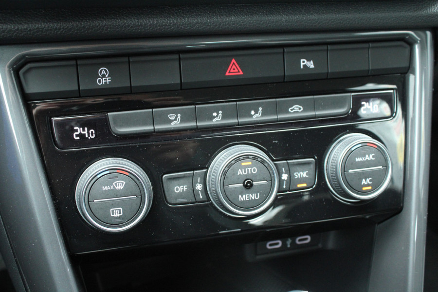 Volkswagen T-Roc 1.5 TSI 150pk Sport DSG7 NL-Auto NAP 43.290km Clima Cruise Navi Carplay Camera 17"LMV Afn. Trekhaak 1500kg
