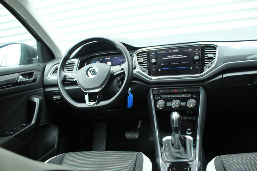 Volkswagen T-Roc 1.5 TSI 150pk Sport DSG7 NL-Auto NAP 43.290km Clima Cruise Navi Carplay Camera 17"LMV Afn. Trekhaak 1500kg