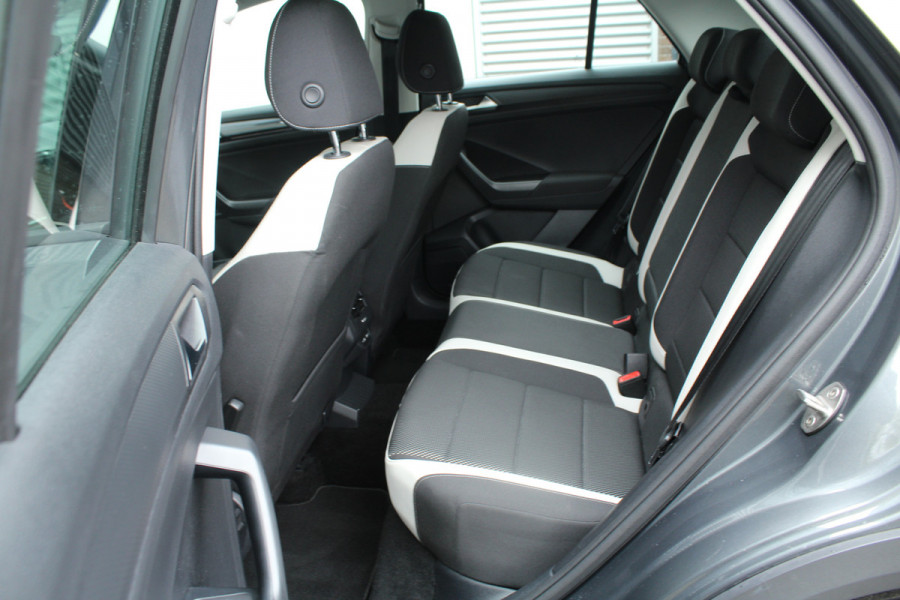 Volkswagen T-Roc 1.5 TSI 150pk Sport DSG7 NL-Auto NAP 43.290km Clima Cruise Navi Carplay Camera 17"LMV Afn. Trekhaak 1500kg