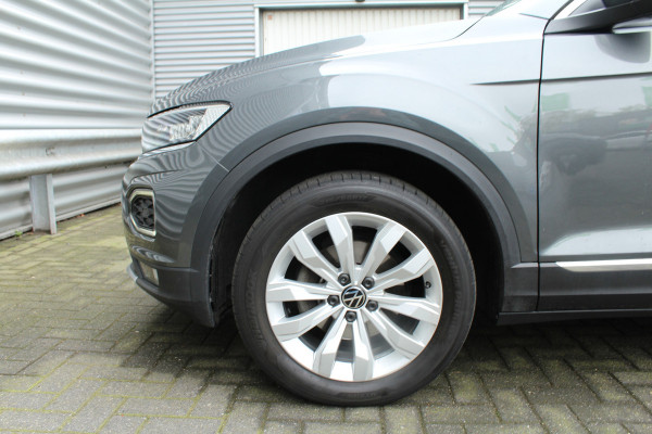 Volkswagen T-Roc 1.5 TSI 150pk Sport DSG7 NL-Auto NAP 43.290km Clima Cruise Navi Carplay Camera 17"LMV Afn. Trekhaak 1500kg