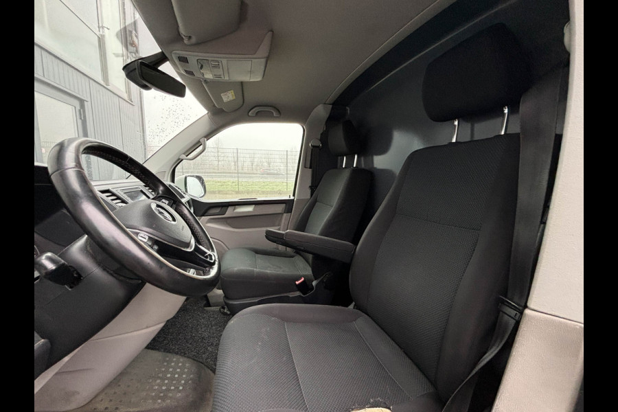 Volkswagen Transporter T6 Transporter Koelwagen Dag & Nacht Automaat APK - December 2025. Direct leverbaar!