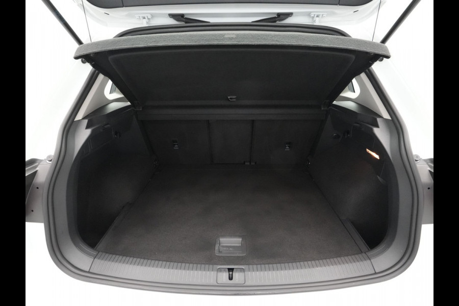 Volkswagen Tiguan 1.5 TSI 130pk Life Business Navigatie Trekhaak Stoelverwarming Acc 83