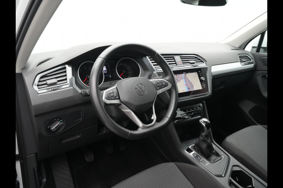 Volkswagen Tiguan 1.5 TSI 130pk Life Business Navigatie Trekhaak Stoelverwarming Acc 83