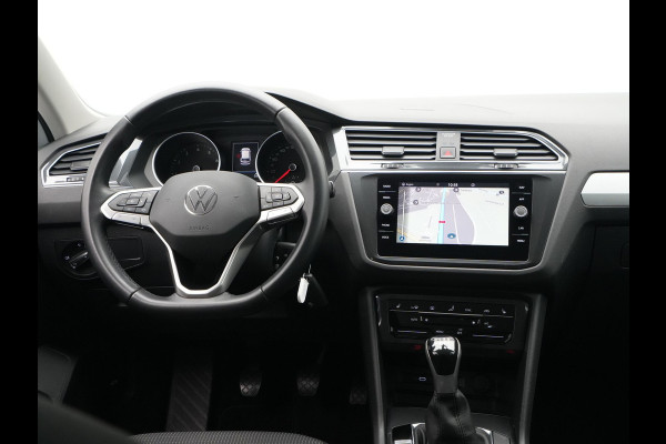Volkswagen Tiguan 1.5 TSI 130pk Life Business Navigatie Trekhaak Stoelverwarming Acc 83