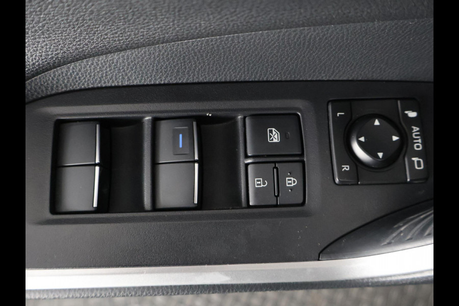 Toyota RAV4 2.5 HYBRID 4WD BUSINESS BLEULINE BI-TONE AWD. NAVI.CARPLAY.PDC.1650 KG TREKGEWICHT. GARANTIE TOT 2030!