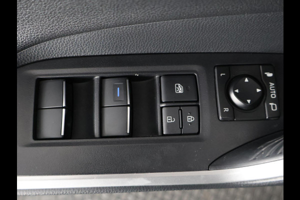 Toyota RAV4 2.5 HYBRID 4WD BUSINESS BLEULINE BI-TONE AWD. NAVI.CARPLAY.PDC.1650 KG TREKGEWICHT. GARANTIE TOT 2030!