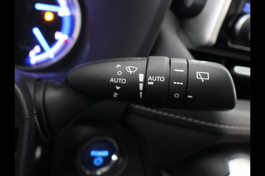 Toyota RAV4 2.5 HYBRID 4WD BUSINESS BLEULINE BI-TONE AWD. NAVI.CARPLAY.PDC.1650 KG TREKGEWICHT. GARANTIE TOT 2030!