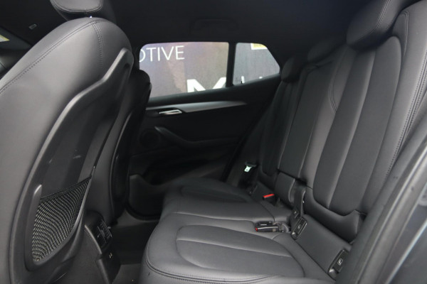 BMW X2 SDrive18i / LED / CRUISE / LEDER / PDC V+A / NAVI