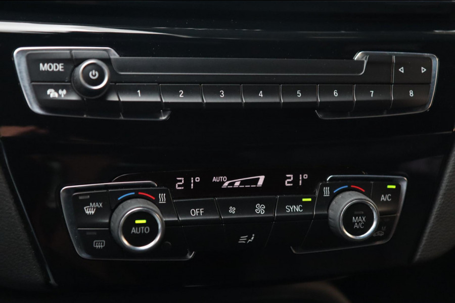 BMW X2 SDrive18i / LED / CRUISE / LEDER / PDC V+A / NAVI