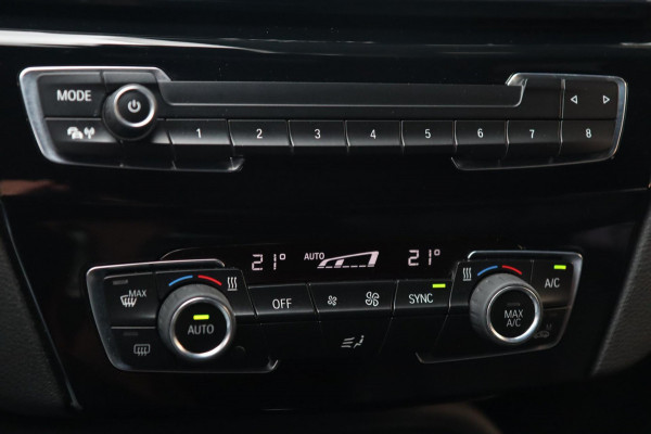 BMW X2 SDrive18i / LED / CRUISE / LEDER / PDC V+A / NAVI