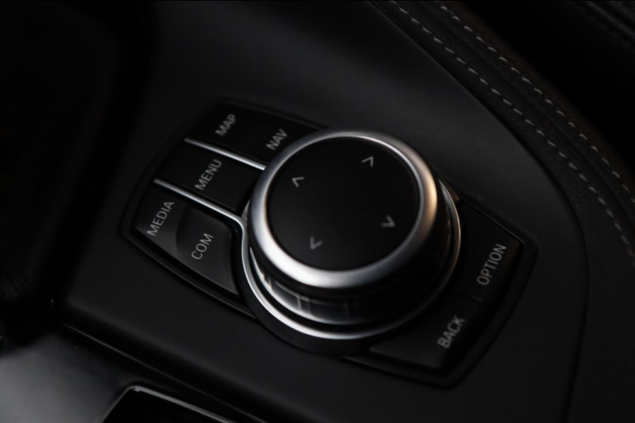 BMW X2 SDrive18i / LED / CRUISE / LEDER / PDC V+A / NAVI