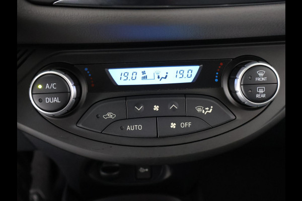 Toyota Yaris 1.5 HYBRID AUTOMAAT BI-TONE EDITION NAVI.CLIMA. CRUISE GARANTIE TOT 2-2028*