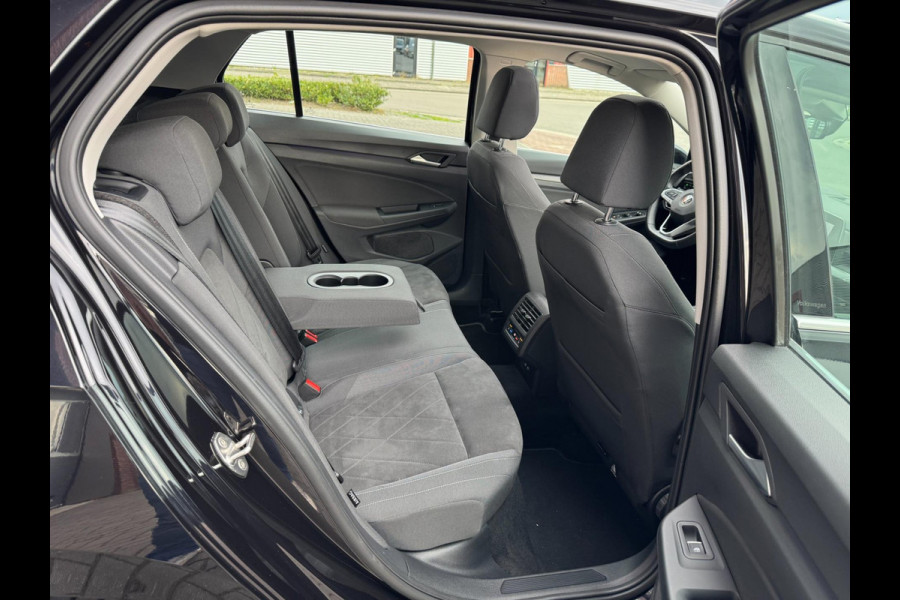 Volkswagen Golf 1.5 TSI 150PK IQ LED ACC Pano Carplay Navi